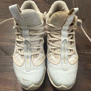 Under Armour White Youth Baseball Cleats Size 3.5 Y